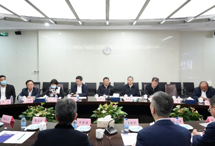 中石化高級(jí)副總裁劉宏斌一行益臨神開(kāi)參觀(guān)考察(圖1)